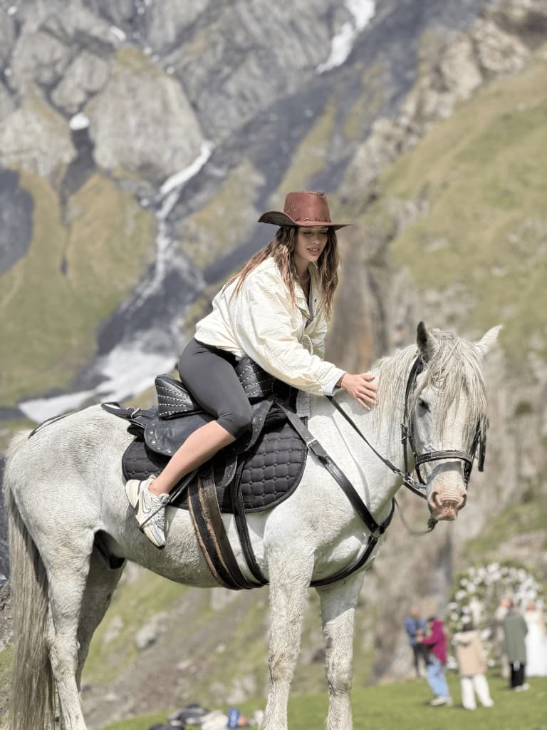 Horse Tours Kazbegi stables in Stepantsminda